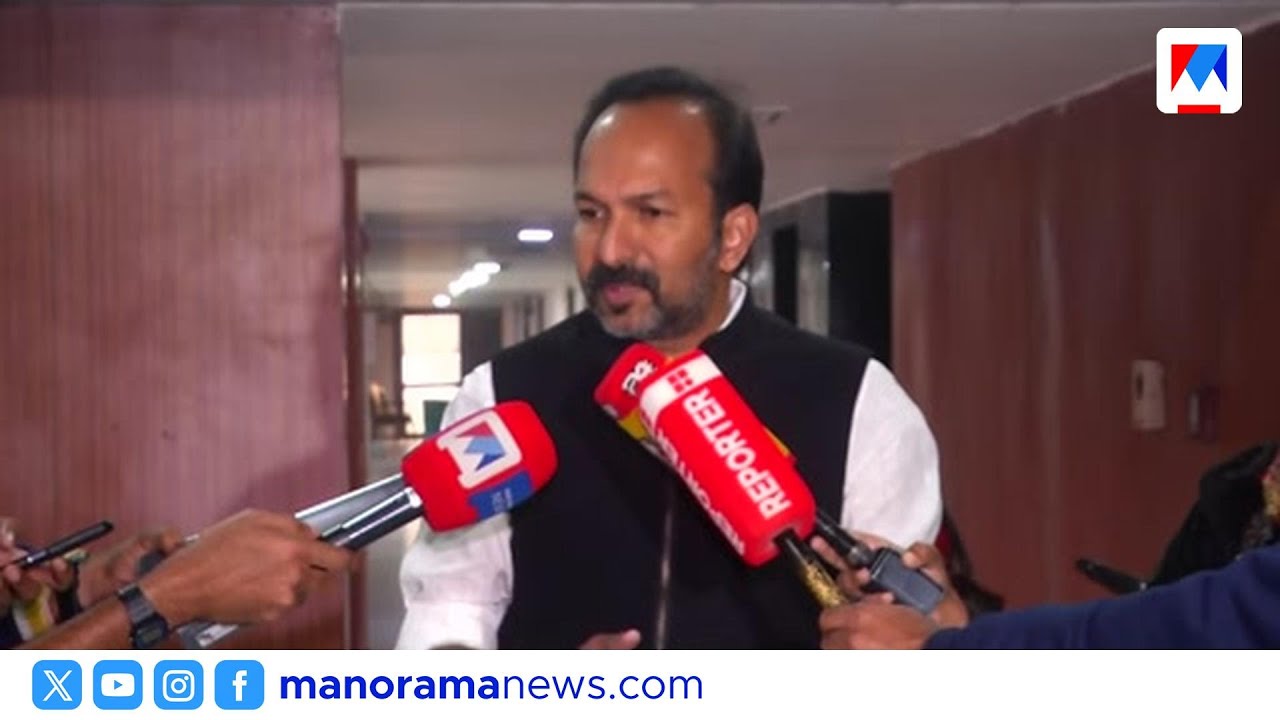 'സ്വർണം കട്ടവൻ ആരപ്പാ, സഖാക്കളാണേ അയ്യപ്പാ'; ഹിറ്റായ പാട്ടു പാടി വിഷ്ണുനാഥ് |